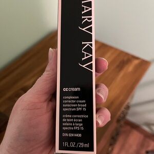 Mary Kay CC Cream SPF 15 - Very Deep NWT